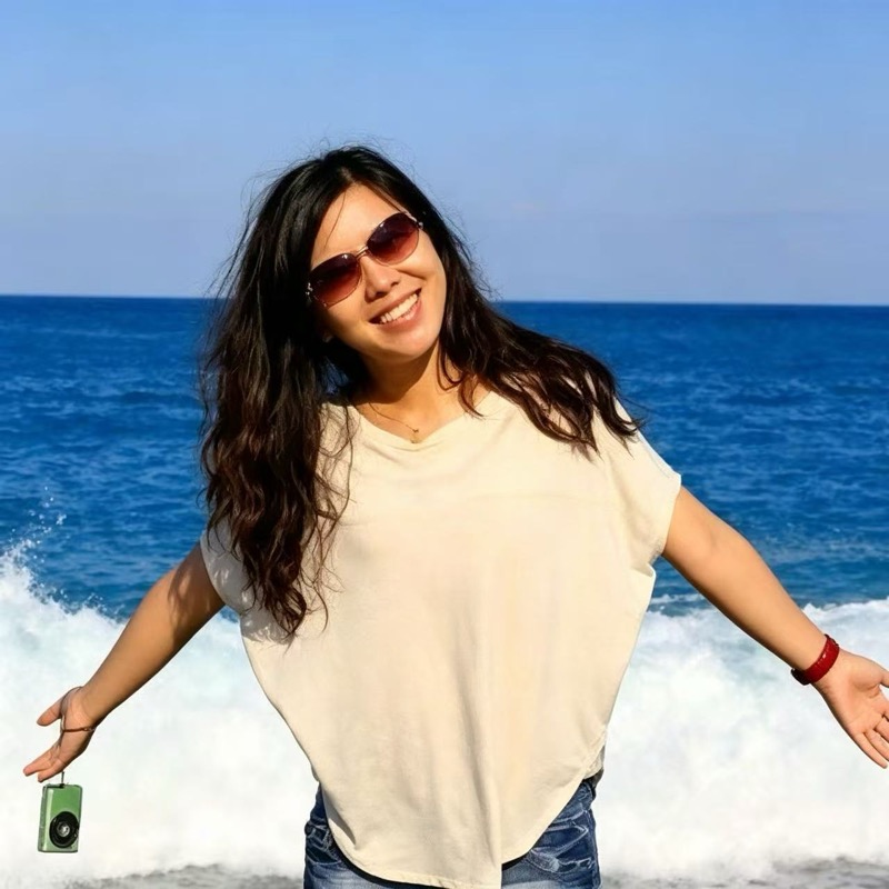 Gracie, smiling, in sunglasses